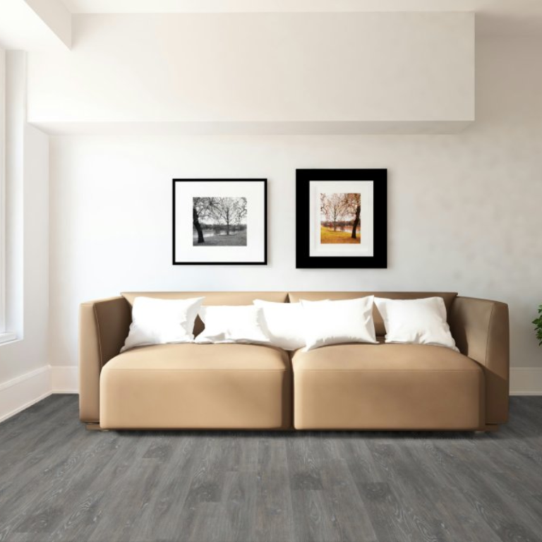 Piso de vinil resistente al agua en sala – Viva Floors & More, Valle del Río Grande TX